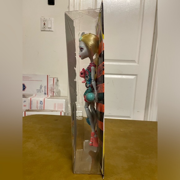 Monster High Lagoona Blue Ghoul’s Beast Pet 12” doll. 2015. Collectible NWT NRFB - Picture 7 of 8